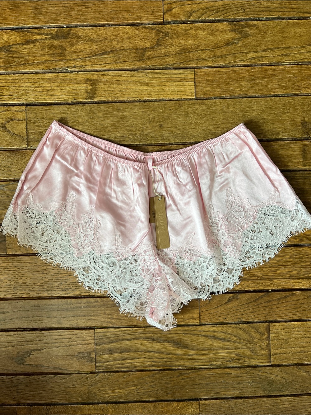 SKIMS Peony Tonal Pink Silk Lace Shorts Size Medium NWT